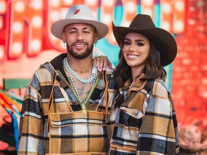 12 Years After Break Up, Neymar Jr’s Ex Goes Shopping With His Pregnant
Girlfriend Bruna Biancardi in Saudi Arabia