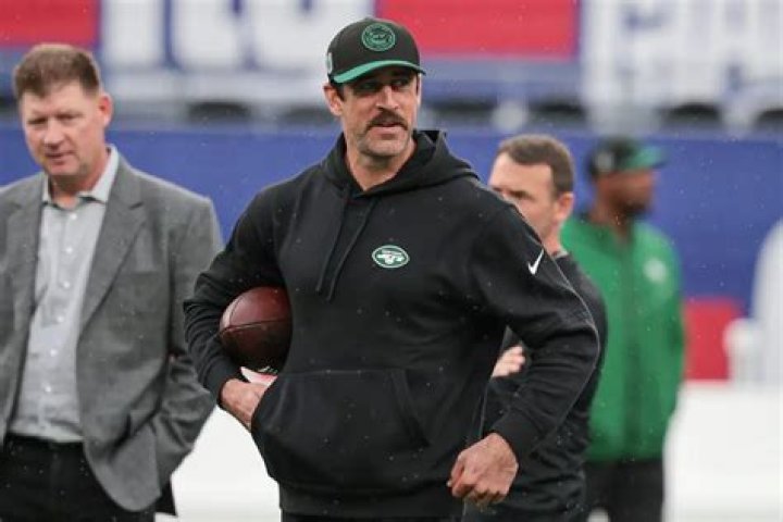 Aaron Rodgers Has High Praise for NFC North Rival Quarterback