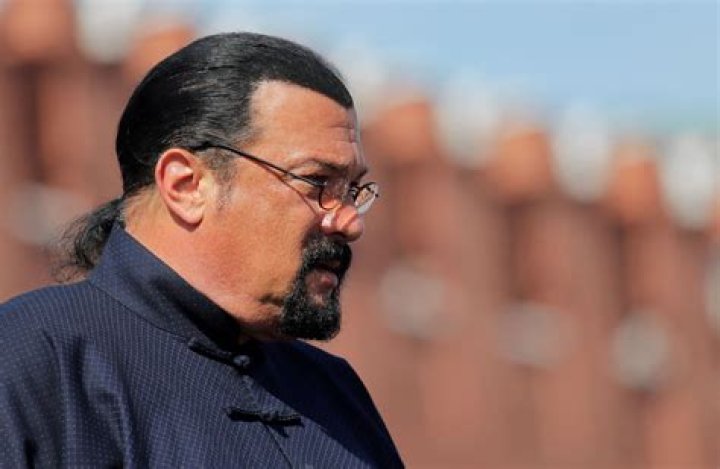 Acteur Steven Seagal schikt voor 300.000 euro met Amerikaanse