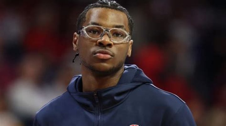 Aggressive Play Sends Bryce James’ Glasses Flying, Leaving Ex-NBA Veteran and
Fans Rattling On: “Didn’t Need Them Anyway”