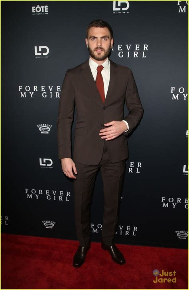 Alex Roe Suits Up For 'Forever My Girl' Premiere in LA Photo 1133258