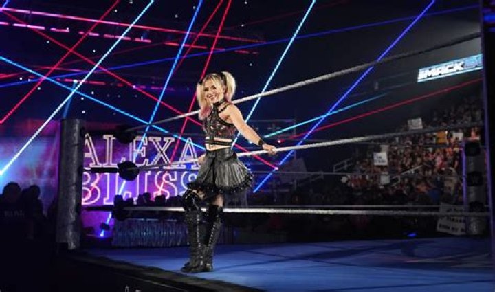 Alexa Bliss-Asuka-Crown-Jewel-2022