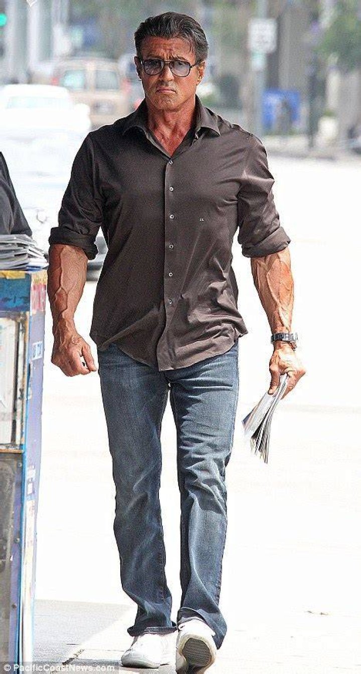 “All These Veins Started Coming Out”: Sylvester Stallone Tore His Entire Pec Off
in a Horrifying Injury After Training With Arnold Schwarzenegger’s Best Friend
and Former Mr. Universe During Rocky II Training