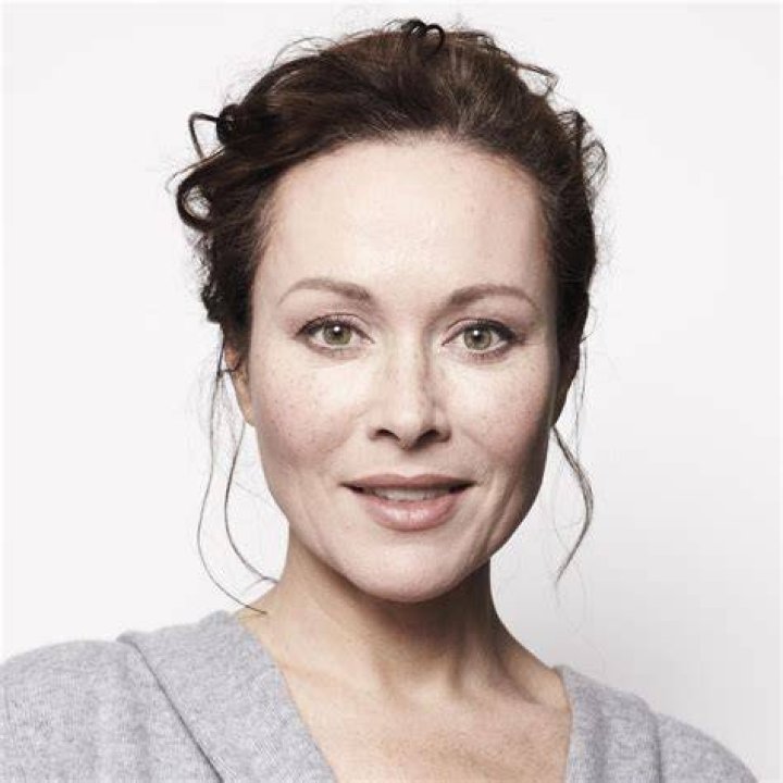 Amanda Bruce A Talented Actress And The Wife Of Tyler Hynes