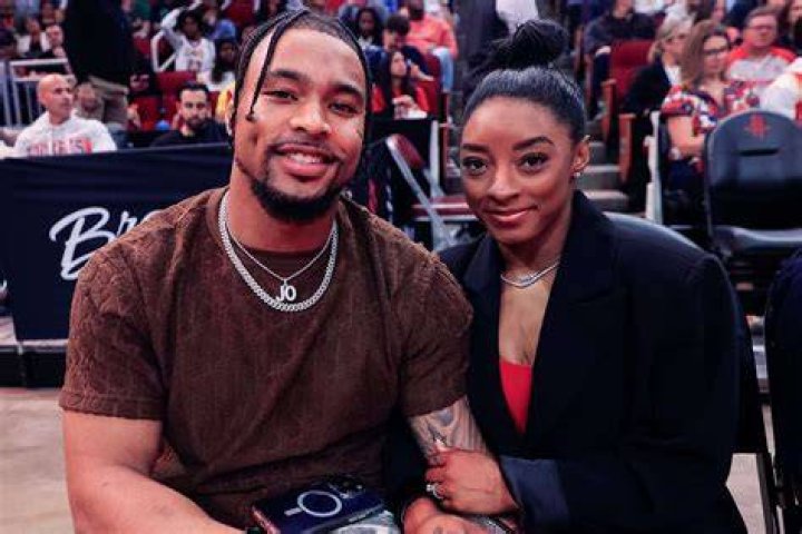 Amid Backlash for “Catch” Comment on Simone Biles, Jonathan Owens Celebrates
Love for Gymnastics Legend