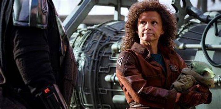 Amy Sedaris as Peli Motto in The Mandalorian