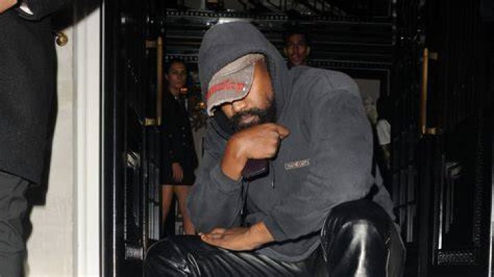 Anhang Reihenfolge Treppe kanye west height feet Moskito Neuank&ouml;mmling