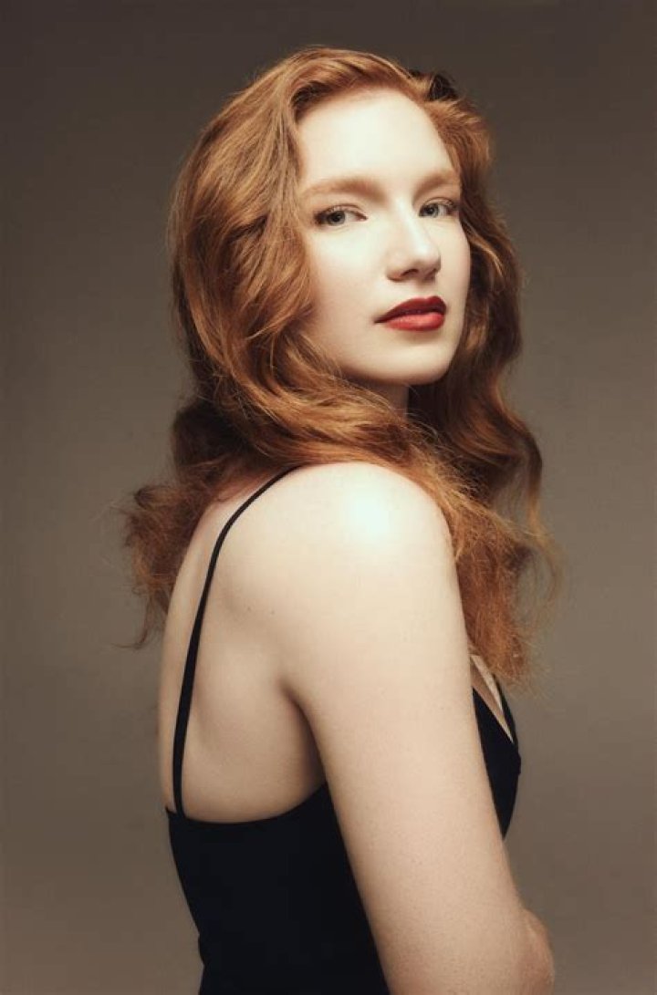 Annalise Basso as Courtney Masterson in 6teen