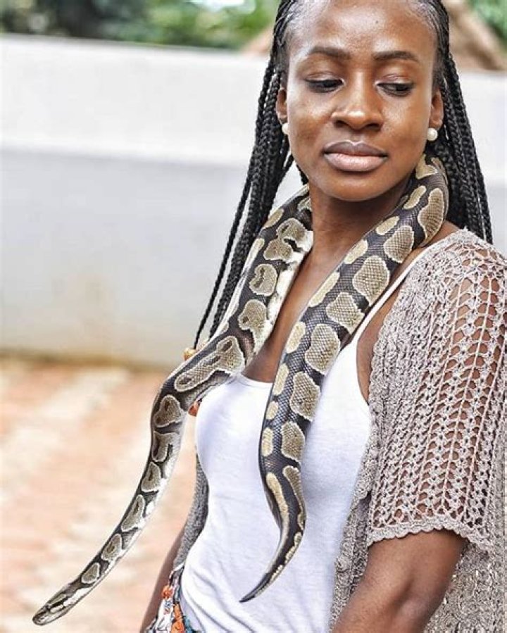 Anto Lecky Wears Python Round Her Neck (PHOTOS) Celebrities Nigeria