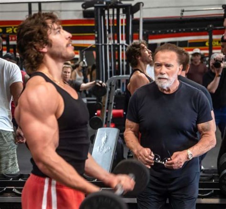 Arnold Schwarzenegger’s Rare Picture Alongside Late Legend With 54-Inch Chest
Leaves Internet Curious: “Who’s the Blonde Guy?”