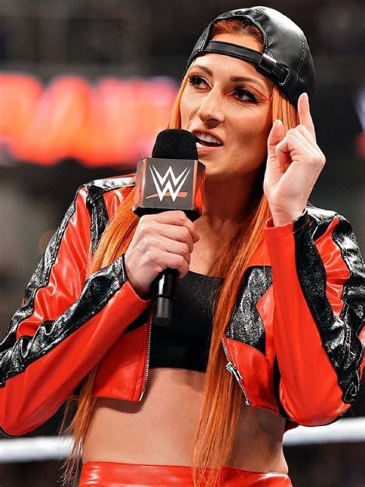 Becky Lynch Cropped