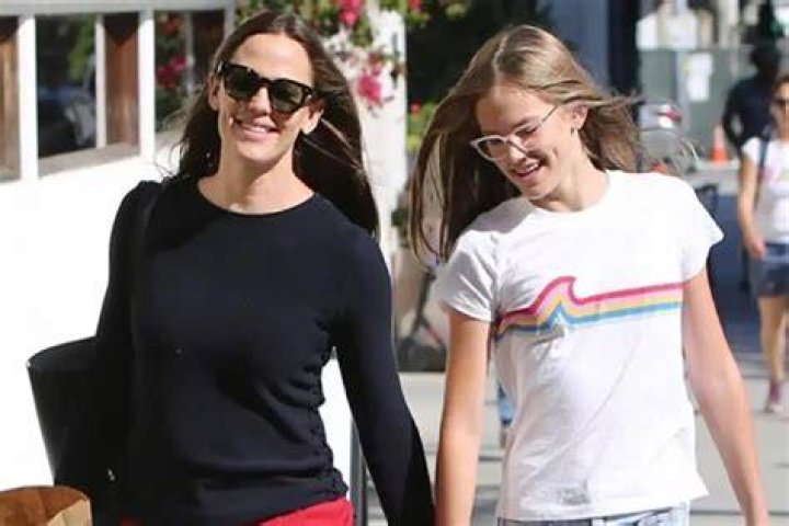 Ben Affleck&rsquo;s Daughter Violet Dons White Dress & Espadrilles With J.Lo