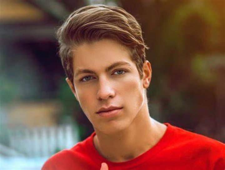 Ben Azelart Bio, Wiki, Net Worth, Dating, Girlfriend, Age, Height