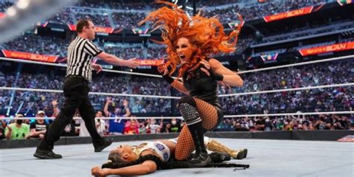 Bianca Belair v Becky Lynch v Asuka Hell in a Cell 2022 Cropped