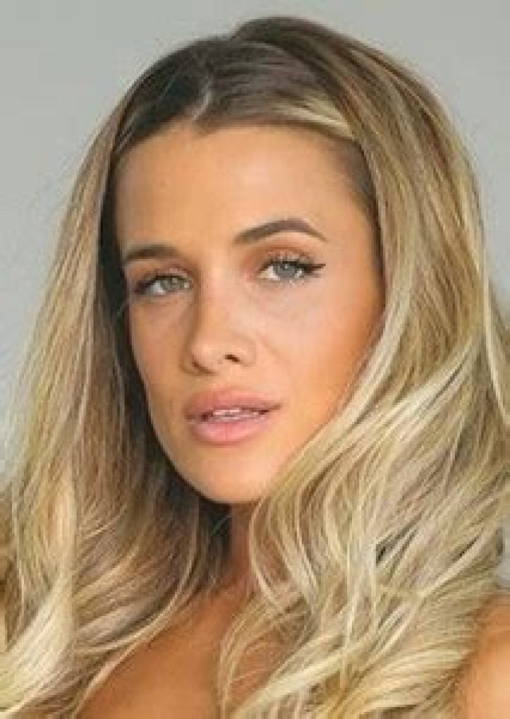 Camila Homs Fan Casting