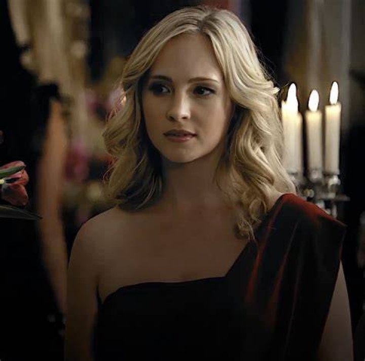 Candice King as Leigh Crain in Remake of The Haunting of Hill House