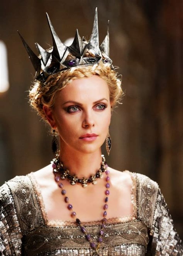 Charlize Theron as Red Queen in Alice In Wonderland (2020)