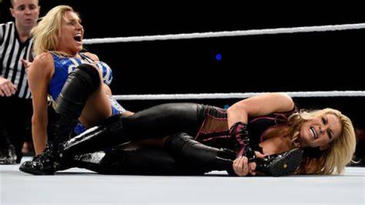 Charlotte vs Natalya 