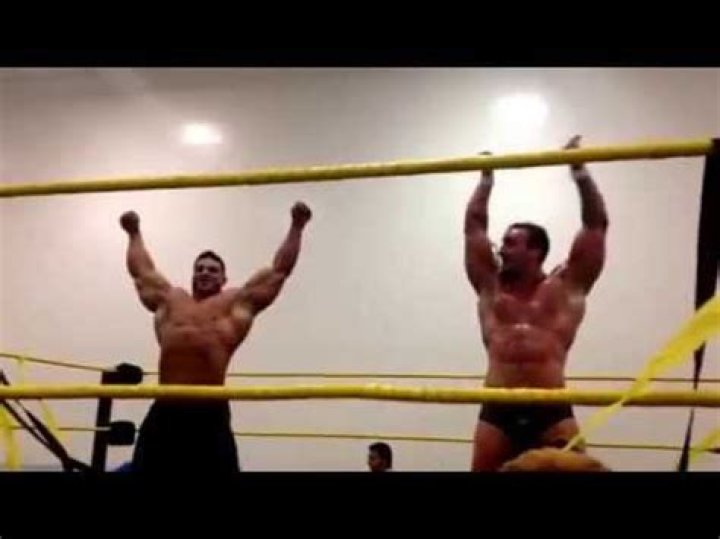 Chris Masters flexing at an indie show.