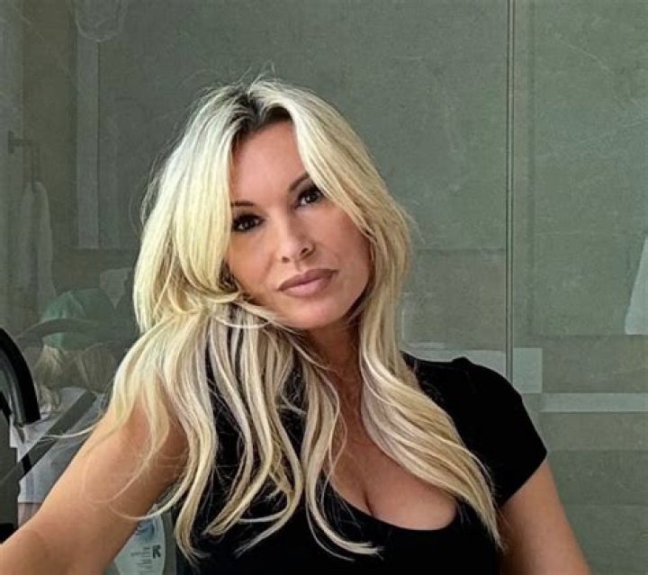 Christina Reeder / christina.reeder / creeder_77 leaked nude photo 0002