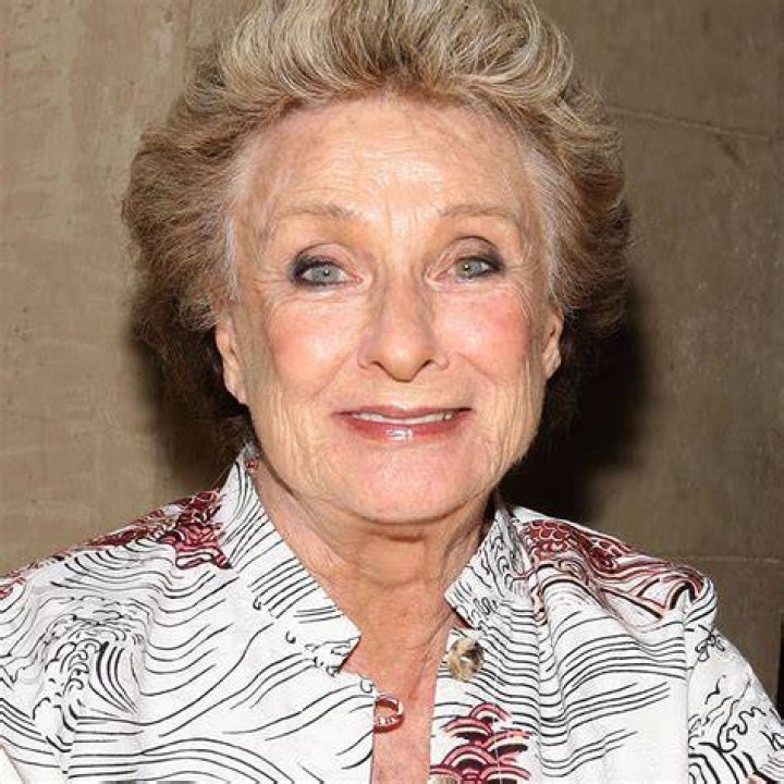 Cloris Leachman as DeDe Pritchett in Modern Family (1989-2000)