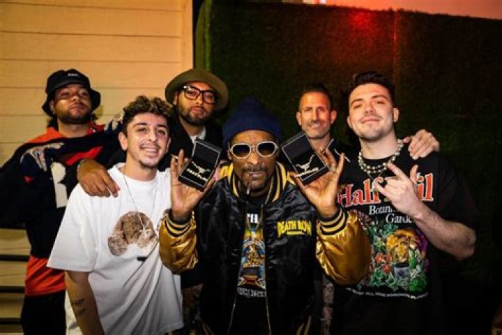 “Completely Fu**king Worthless” – MoistCr1TiKaL Criticizes Faze Clan’s Financial
Strategy of Hiring Snoop Dog and LeBron James’ Son