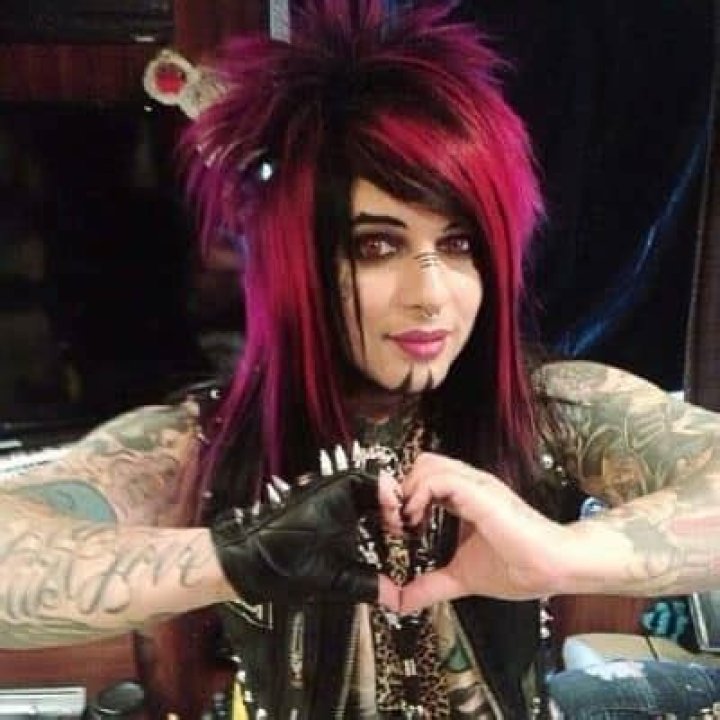 Dahvie Vanity Biography Facts, Childhood, Family Life & Achievements
