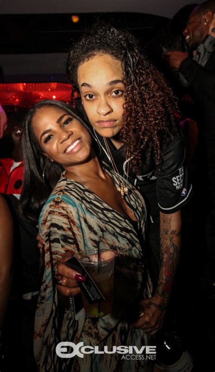 Dej Loaf, Siya and Tank Perform at Cafe Iguanas in Miami