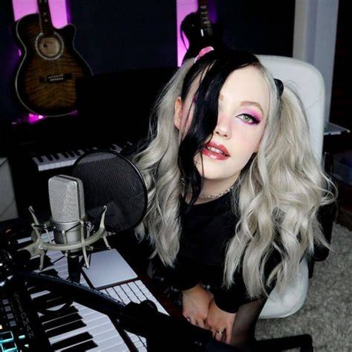 Drew Gulliver (Singer) Wiki, Biography, Age, Boyfriend, Family, Facts