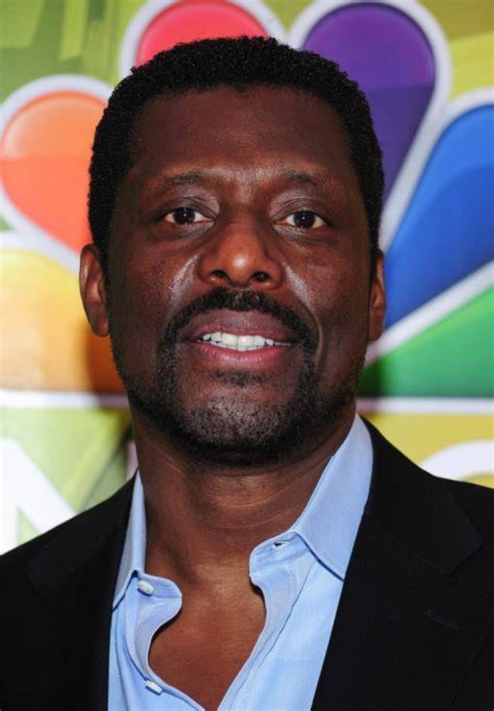 Eamonn Walker as King Ezekiel in The Walking Dead 1990's 