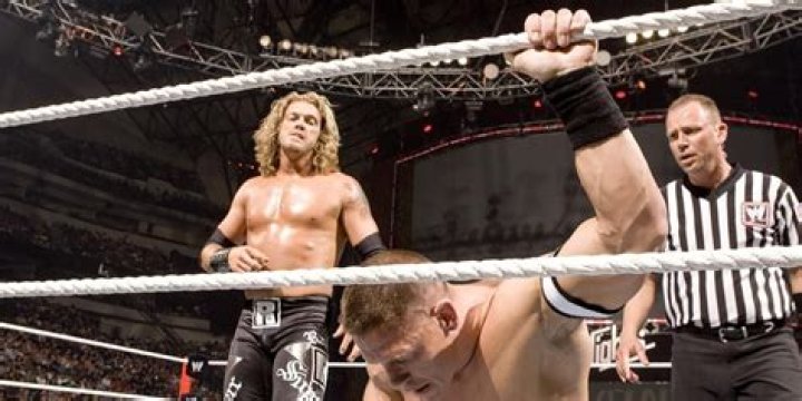 Edge v Cena