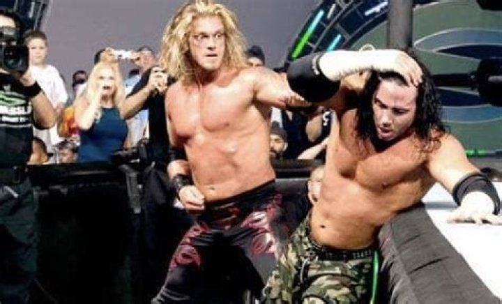 Edge v Matt Hardy Raw October 3, 2005 Cropped