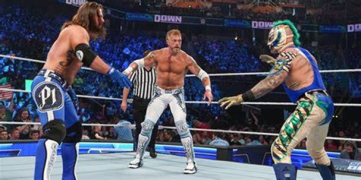 Edge v Mysterio 08