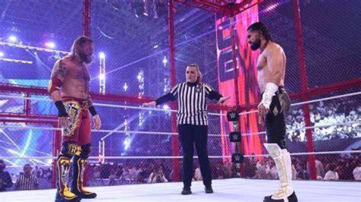 Edge vs Seth Rollins in Hell in a Cell Cropped