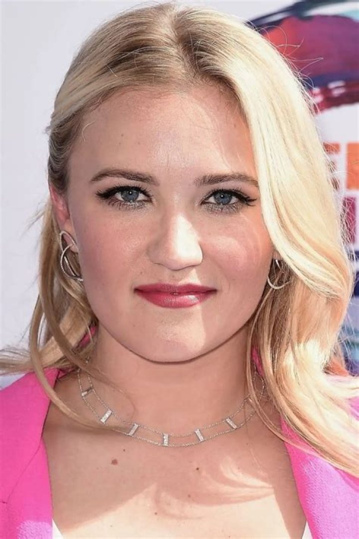 Emily Osment as Gina in Mean Girls:The tv Series(2014-2023)
