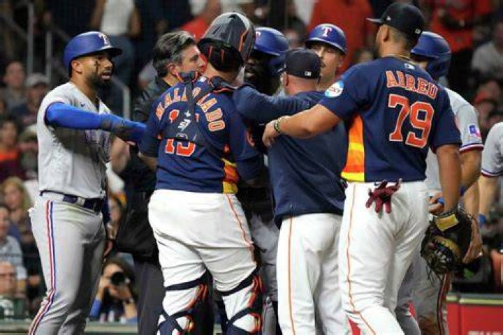 Facing Cheating Allegations, Tom Brady’s Successor Mockingly Asserts that He’s
not a Houston Astros Fan