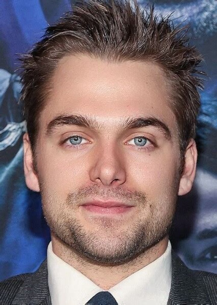 Fan Casting Dylan Sprayberry as Eric in The Ghost Files on myCast