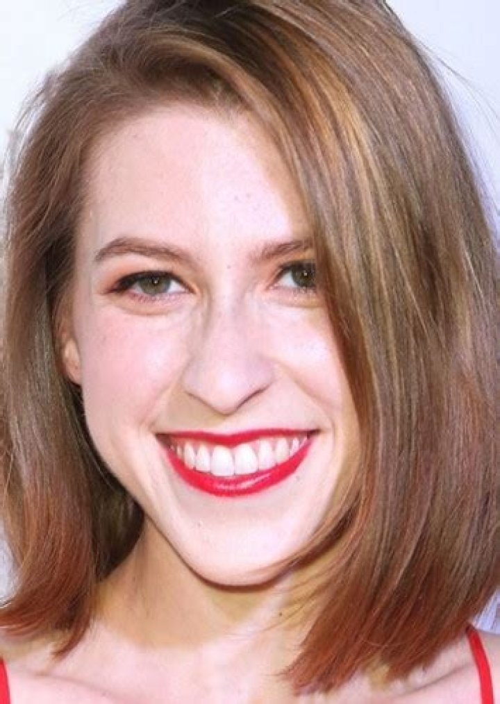Fan Casting Eden Sher as Vicky Johnson in The Griswolds (TV Series) on myCast