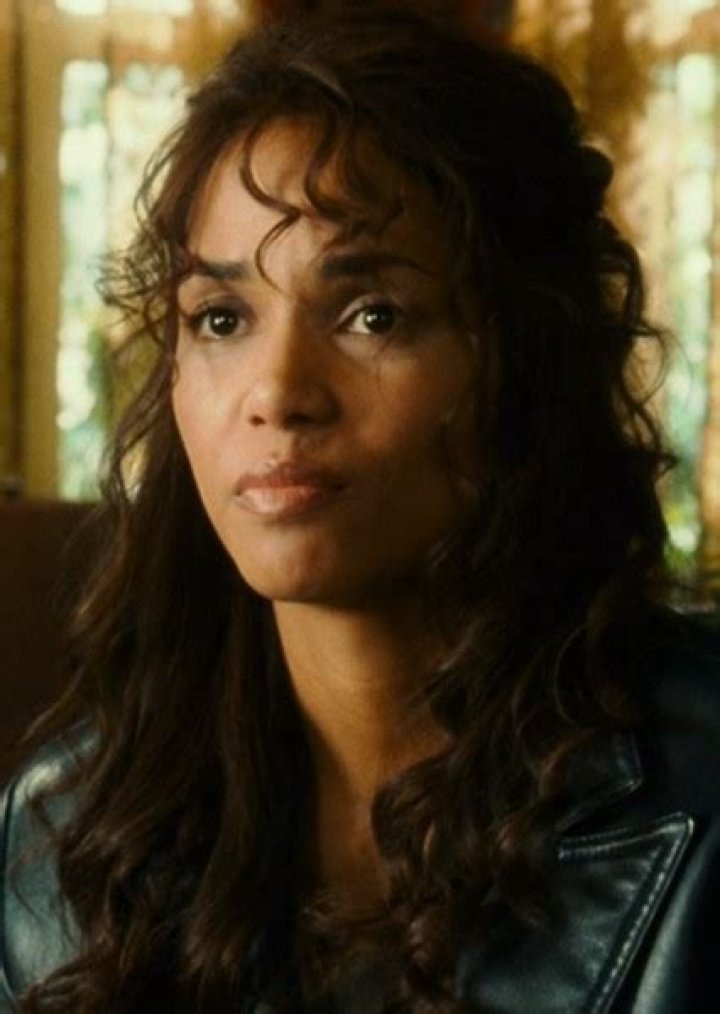 Fan Casting Halle Berry as Joanne Lynette in Fallout (1990s) on myCast