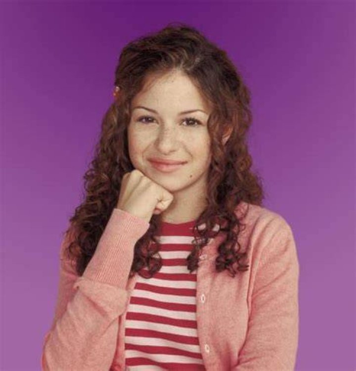 Fan Casting Justine Bateman as Mae 
