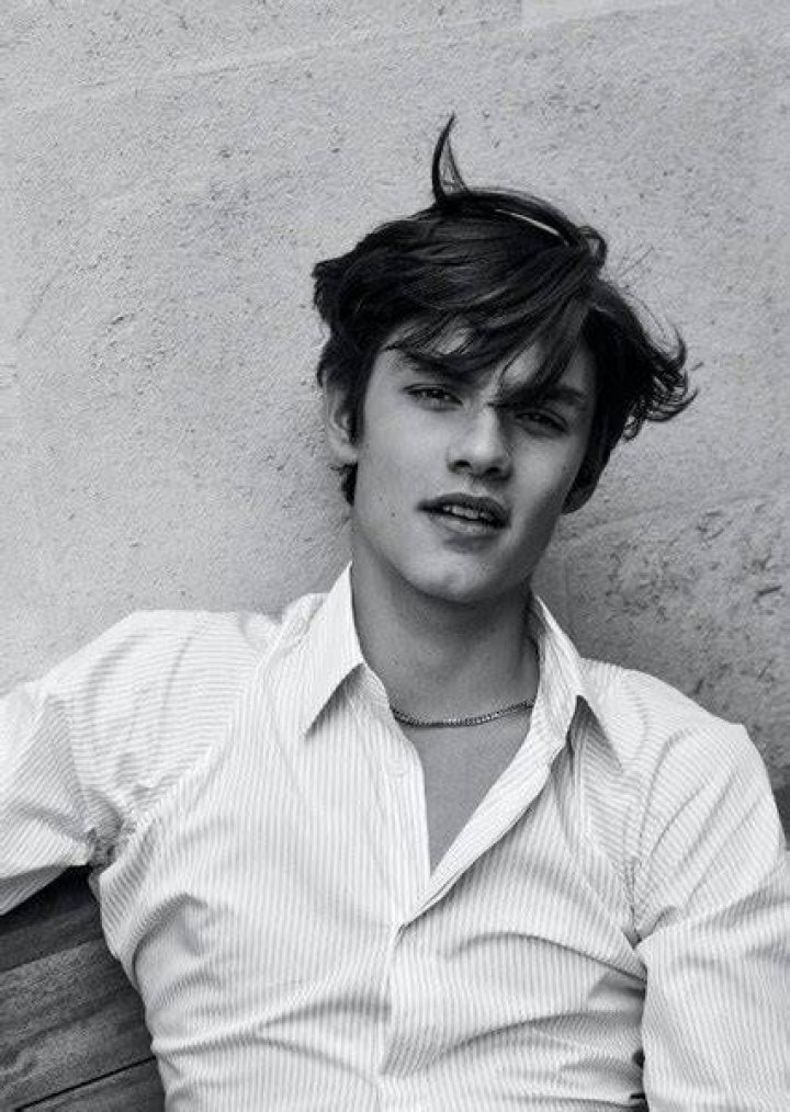 Fan Casting Louis Partridge as Charlie Spring in Heartstopper on myCast