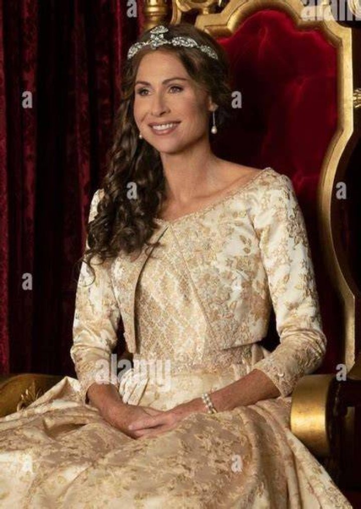 Fan Casting Minnie Driver as Belle in Descendants (recast) on myCast
