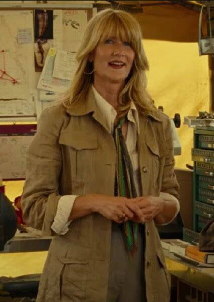 Fan Casting Mira Sorvino as Laura Bishop in Moonrise Kingdom (2022) on myCast