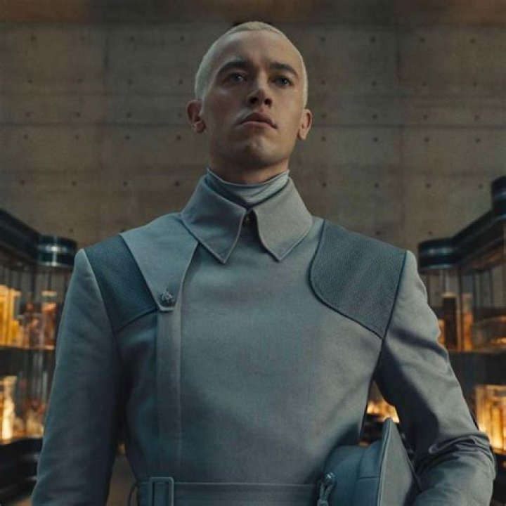 Fan Casting Tom Blyth as President Coriolanus Snow (Young) in The Hunger Games Saga on myCast