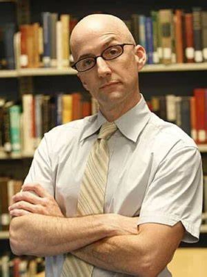 Find an Actor to Play Dean Craig Pelton in Community (1989-1995) on myCast