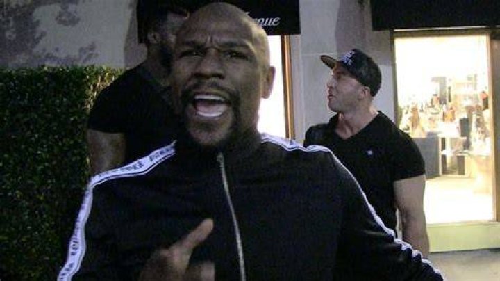 Floyd Mayweather, Who Doesn’t Drink Alcohol, Urges Fans to Buy His New Champagne
Line