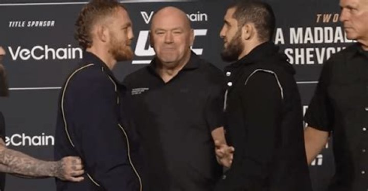 “Fu*king Break Everything in My Body”: Refusing To Fight MMA Wrestlers Despite
264 Lbs Frame, Chris Bumstead Shows the Mirror to Bradley Martyn