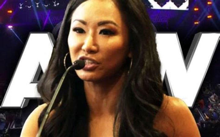 Gail Kim entrance wearing her sunglasses