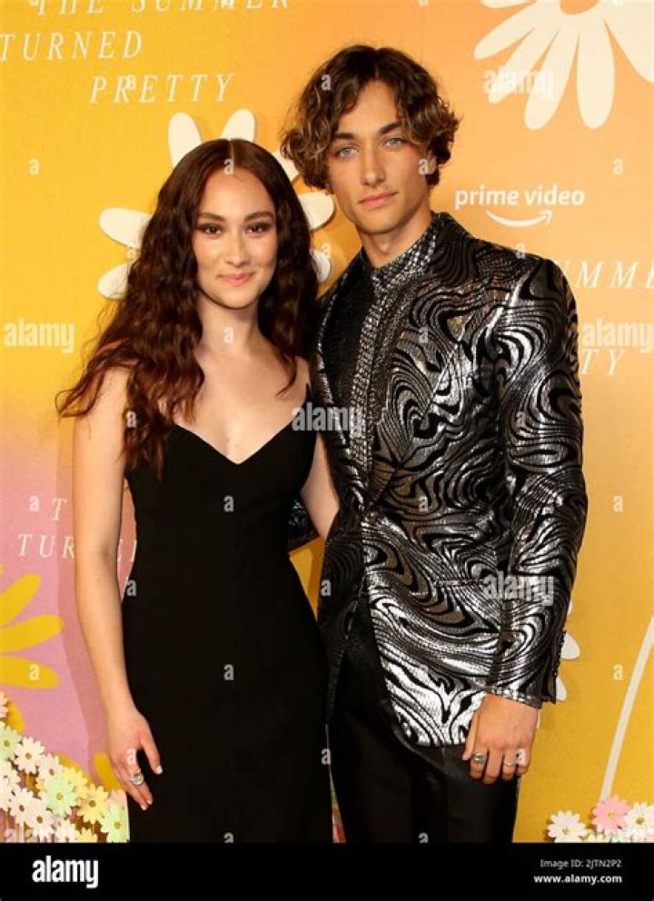 gavin casalegno and lola tung tsitp premiere Celebs, Cute celebrities