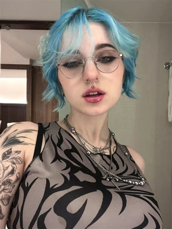 Goon mommy Lyra Crow needs to serve a hung BBC r/GOONED